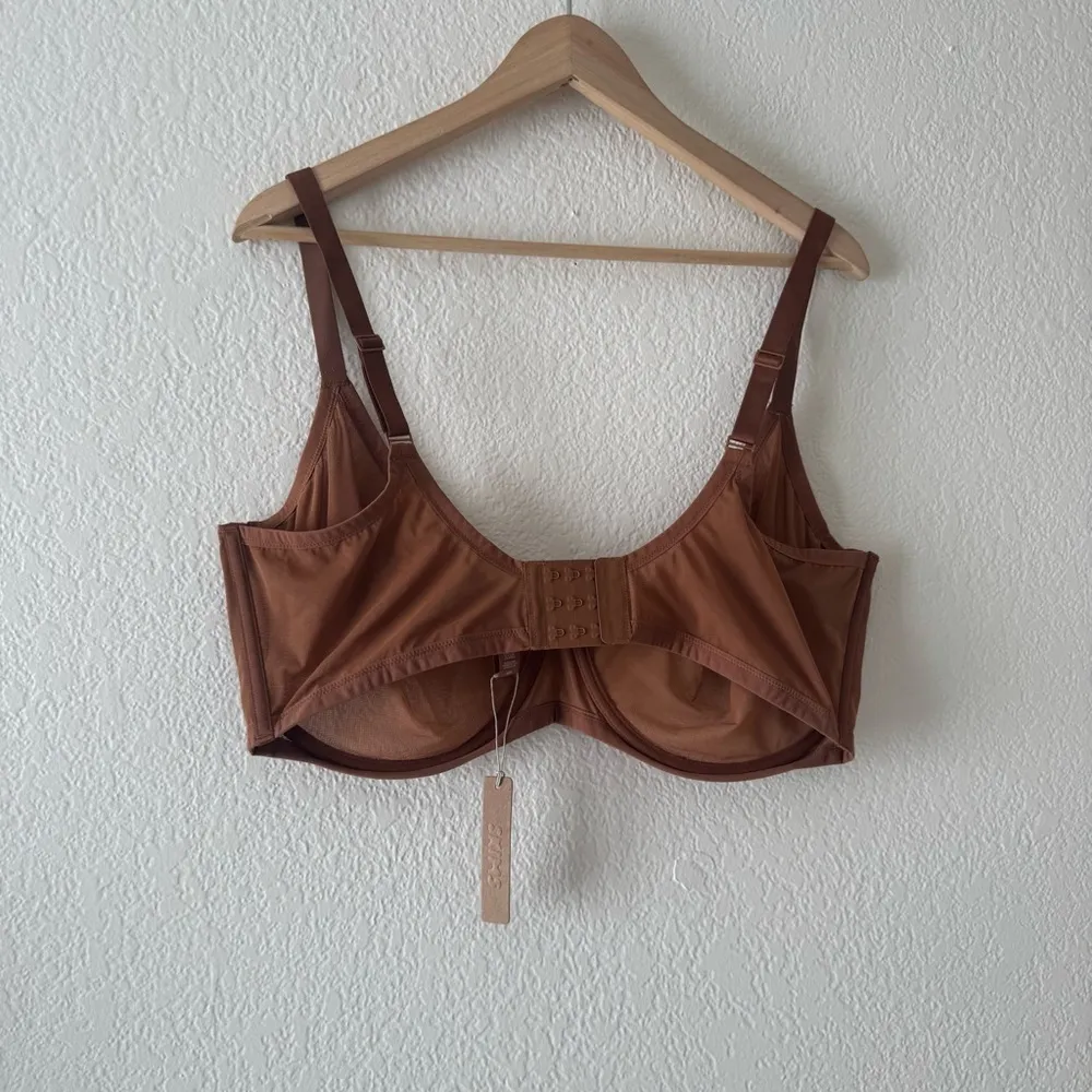 Skims ultra fine mesh scoop bra in bronze - Image 7