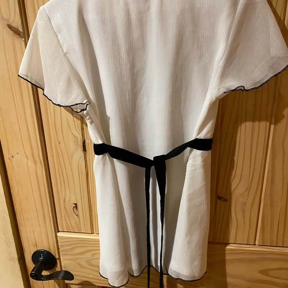 Studio Y Chic White and Black Lace Top size small - Image 5