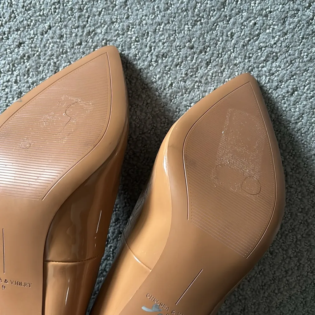 Chelsea & Violet Kiera Patent Pointed Toe Rounded Cylinder Heel Pumps new - Image 10