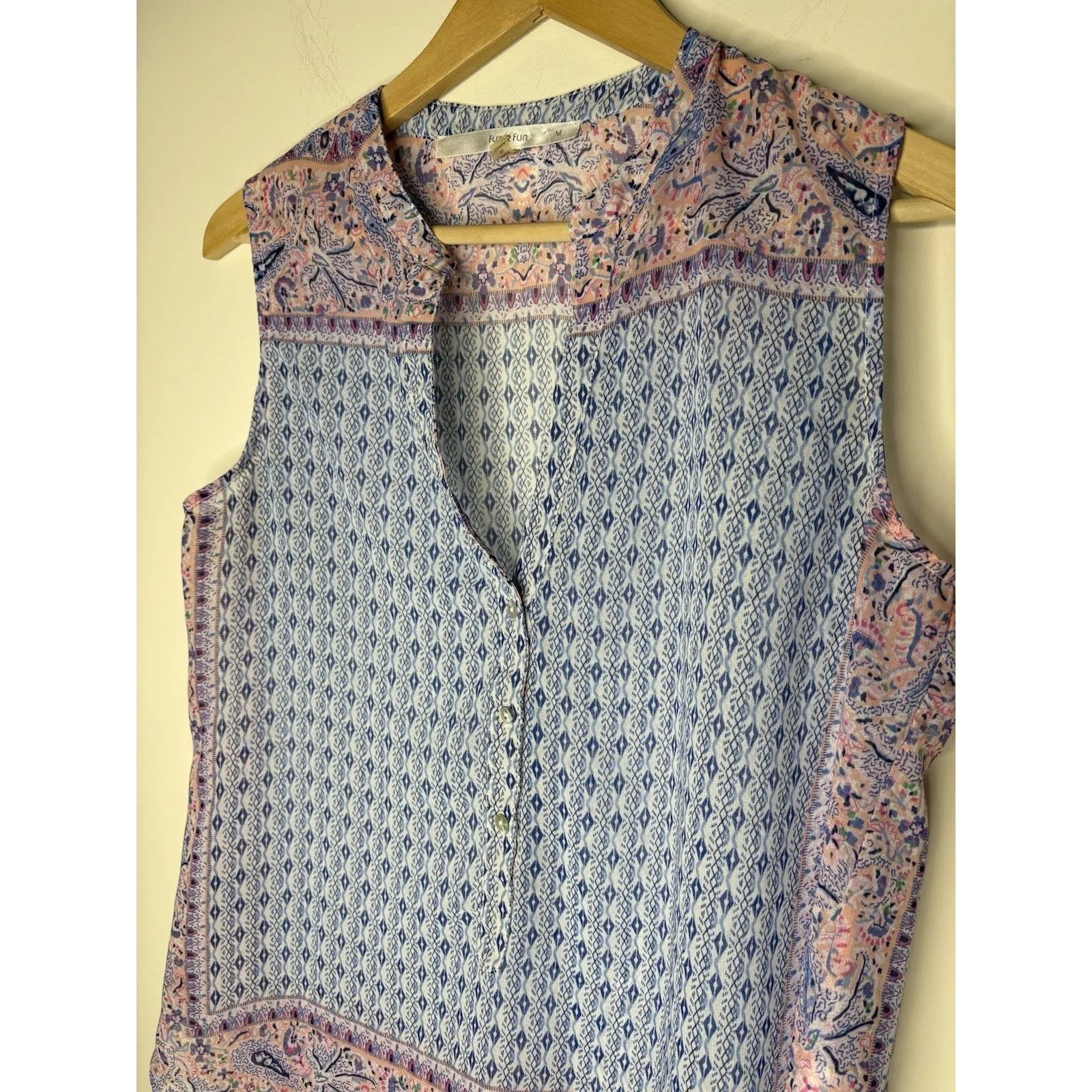 Fun 2 Fun Womens M Sleeveless Blouse Shirt Buttons Shear Geometric Blue Pink Size M - Image 2