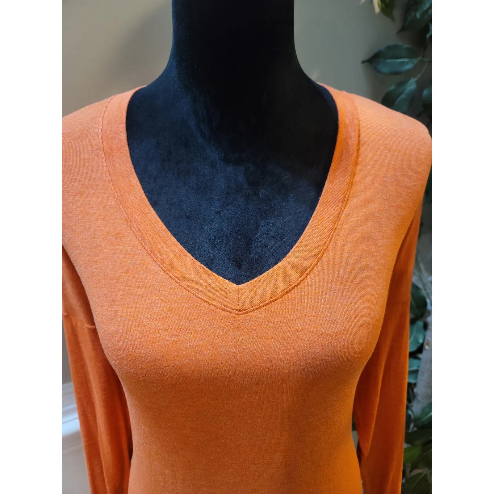 Cabi Hangout Tee Women's Size XS Orange Gray Strips V Neck Jersey Long Sleeve - Image 3