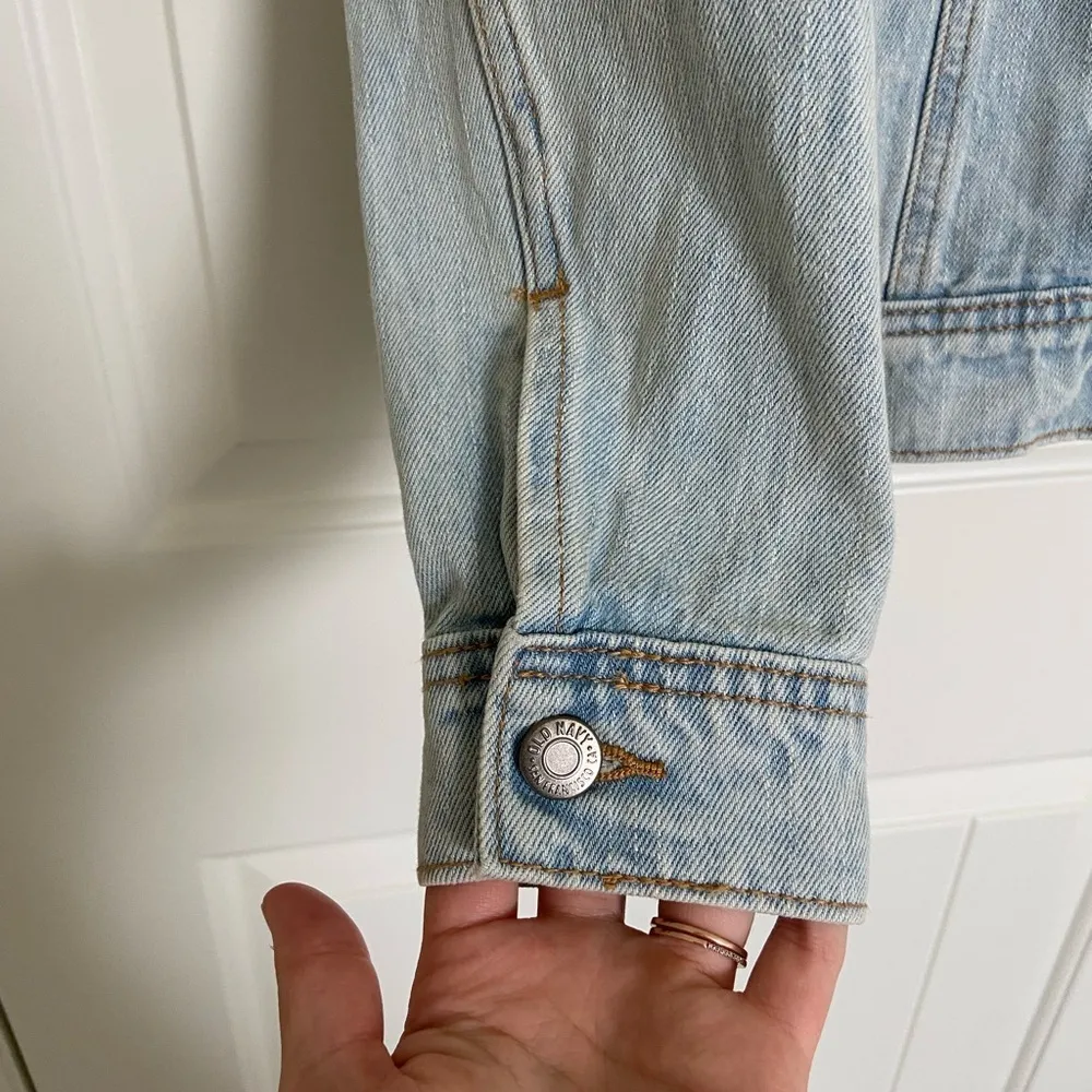 NWT | Old Navy women’s embroidered denim jacket — small‎ - Image 4