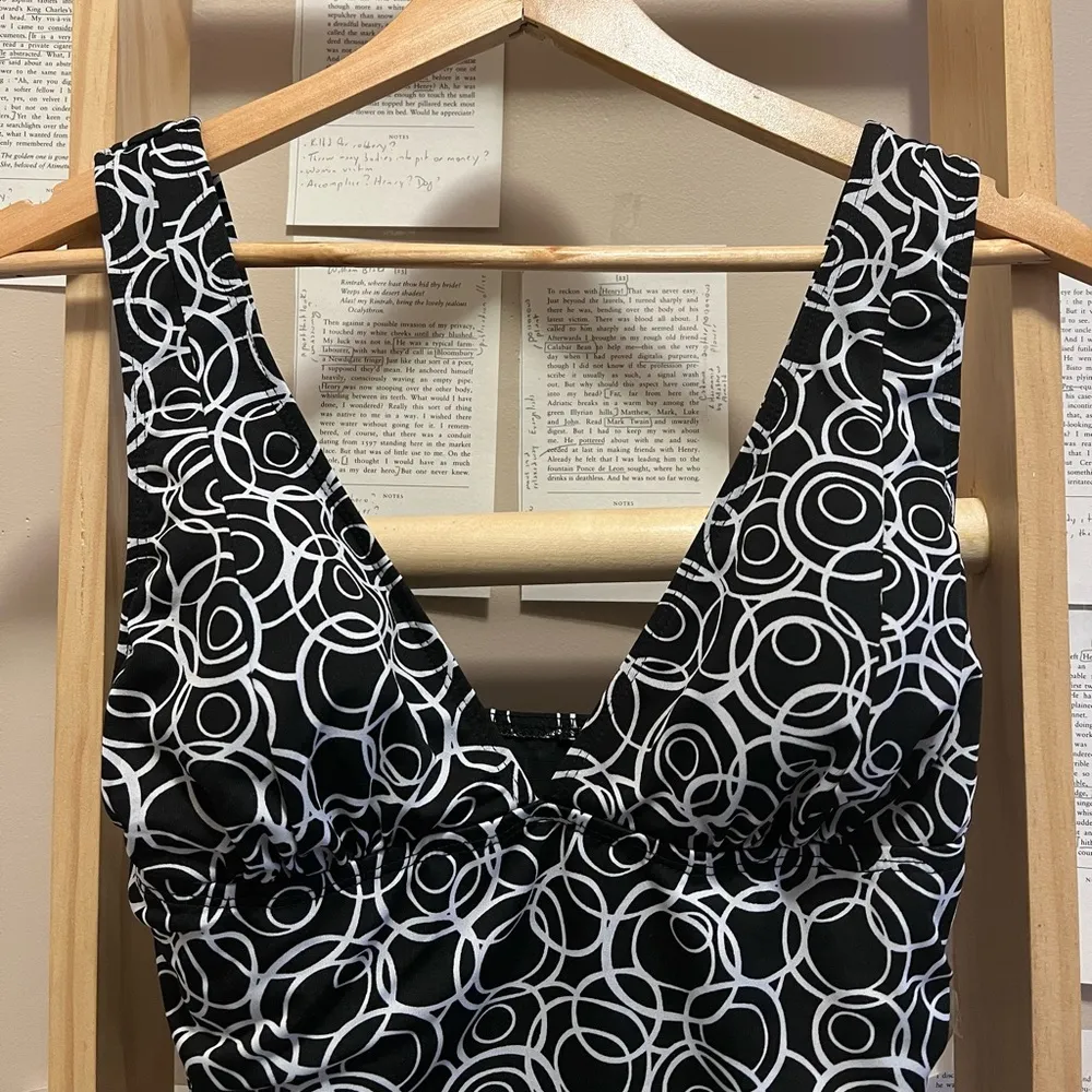 Black Deep V - Image 3