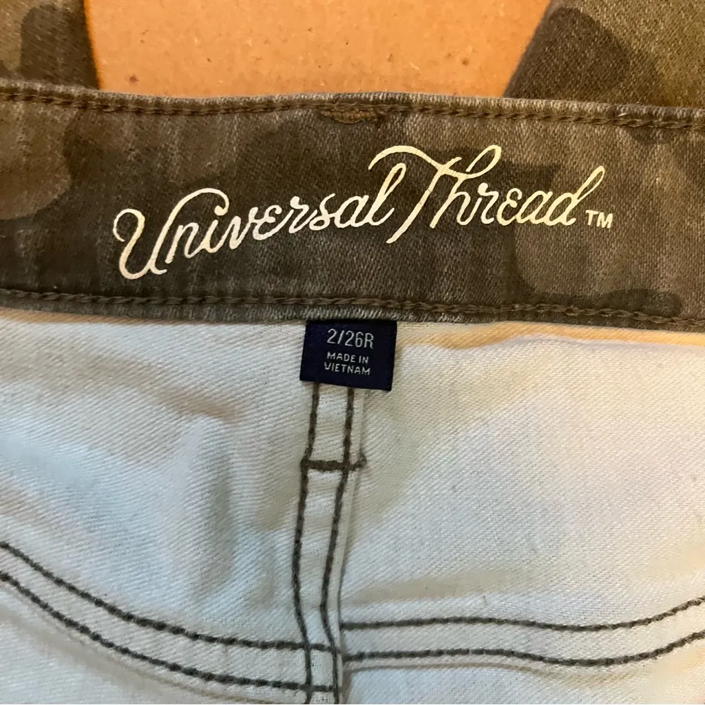 Universal Thread Olive Camo Skinny Jeans - Image 5