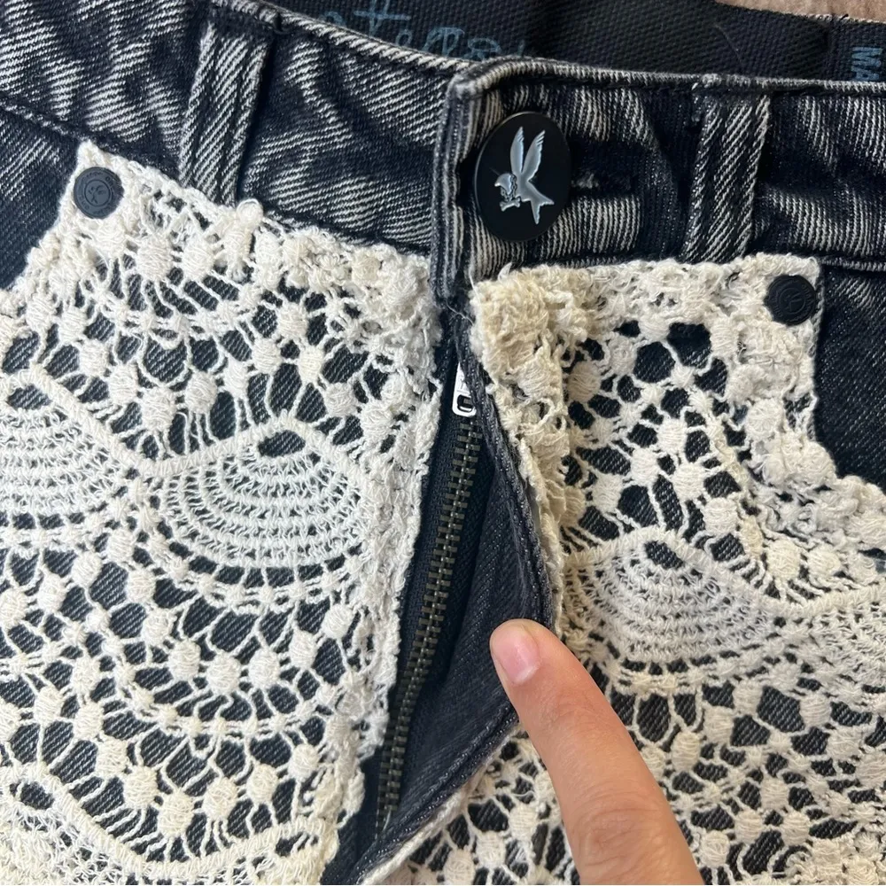 One Teaspoon Rocco Roller Lace Shorts Size 6 - Image 5