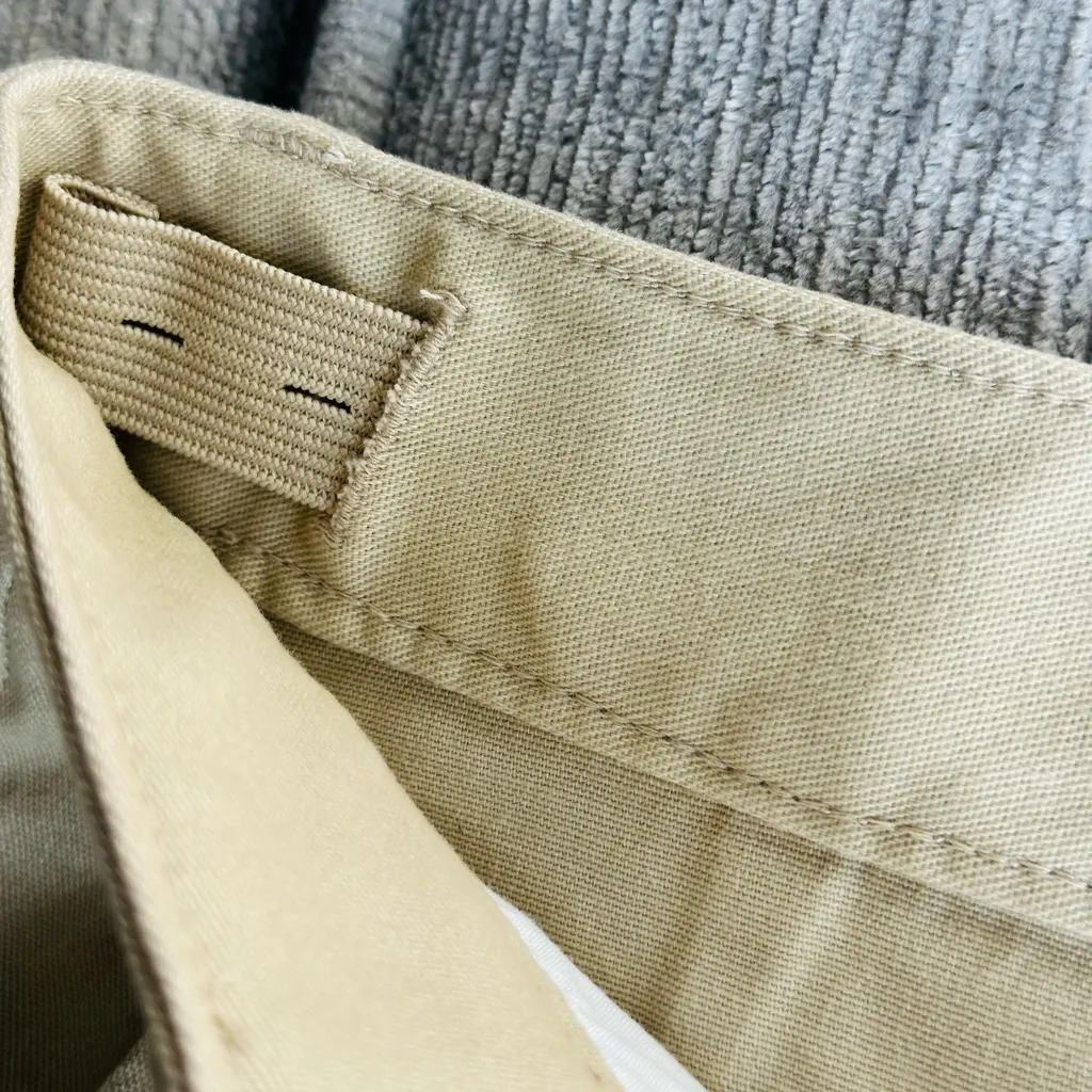 Old Navy Men's Tan Flat Front Shorts - Image 4