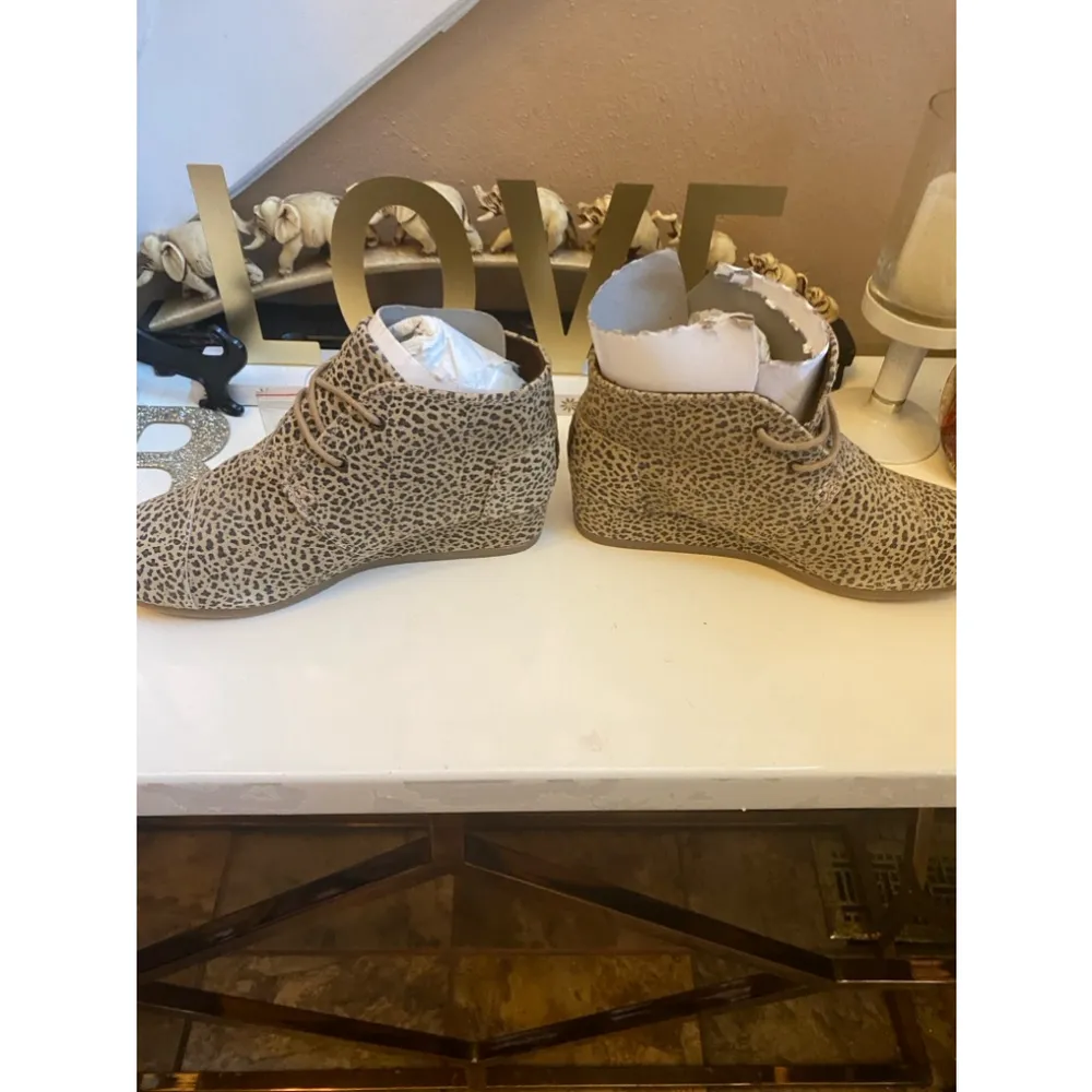 Tom’s animal print wedge bootie lace tie up size 5 - Image 5