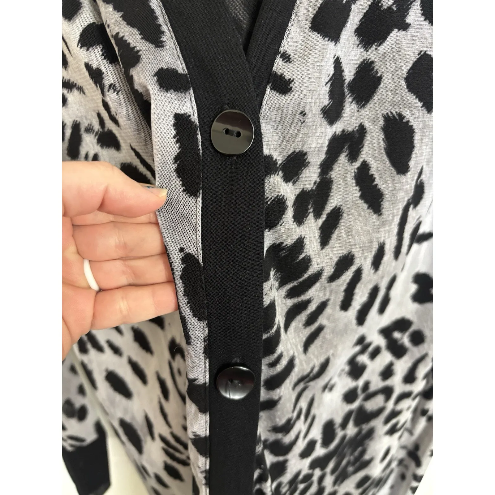 Chico’s Leopard Print Long Line Button Front Deep V Neck Cardigan Size 2 Large - Image 5