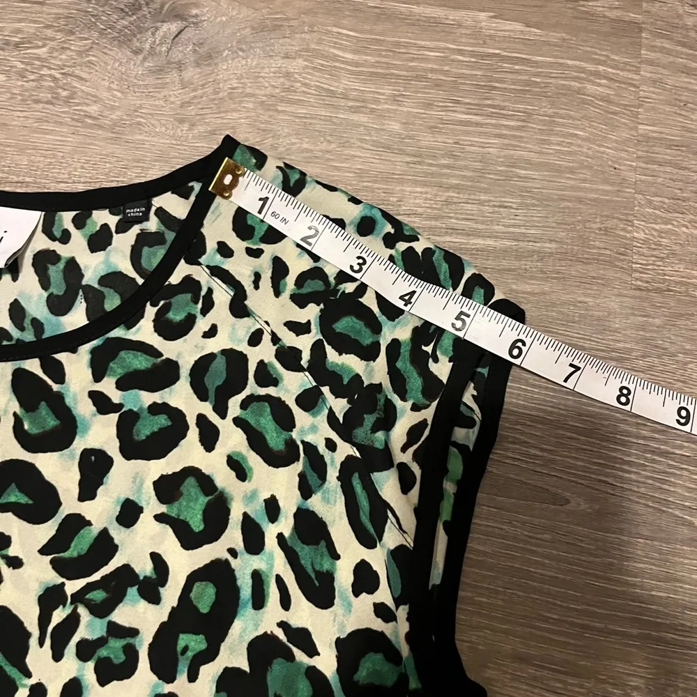 CAbi Jungle Top Womens Small Green Leopard Print Cap Sleeve Crew Neck Size XS - Image 2