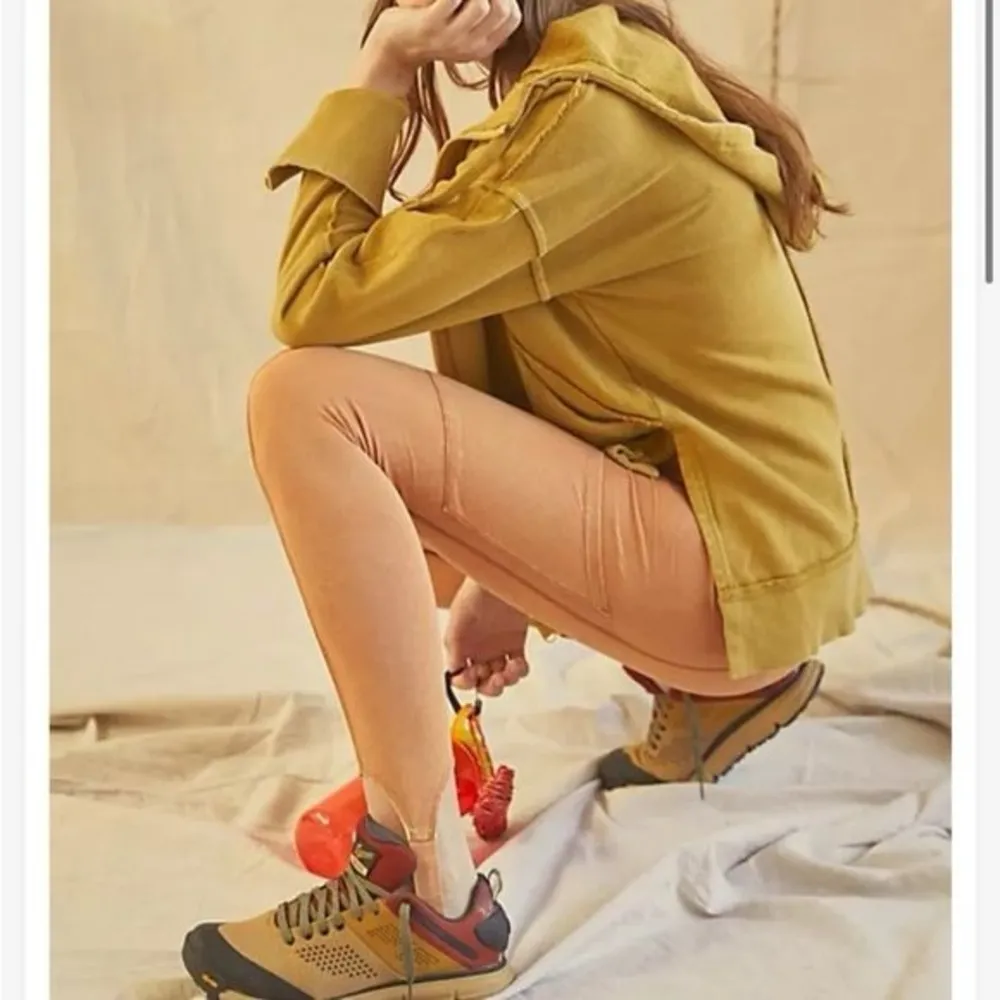 Free People Hot Shot Infinity Stirrup Leggings Size Medium Toasted Coconuts - Image 5