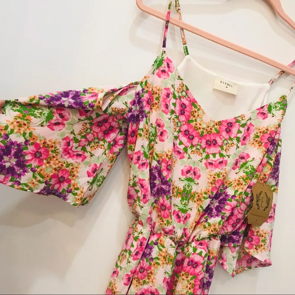 NWT Boutique floral cold shoulder romper size small - Image 6