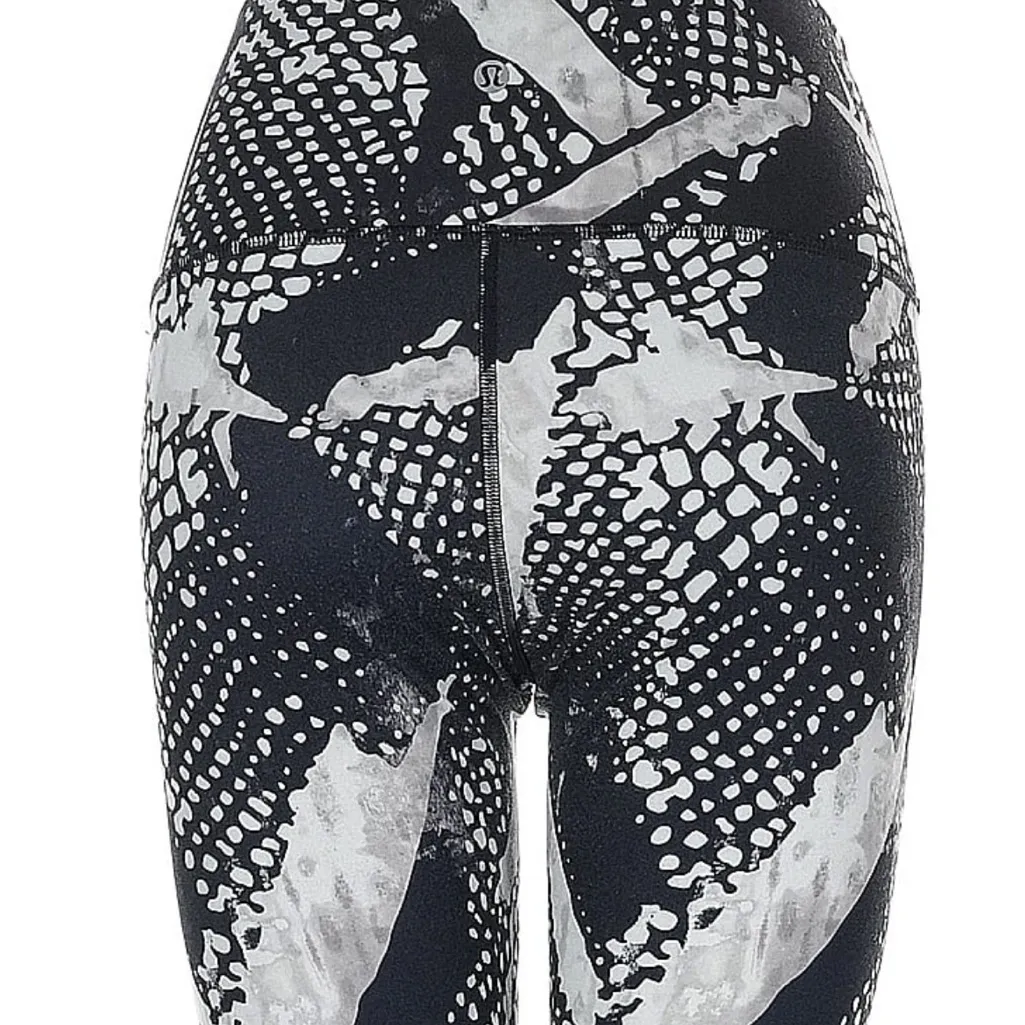 Lululemon Athletica Black and White Patterned Leggings - Image 2