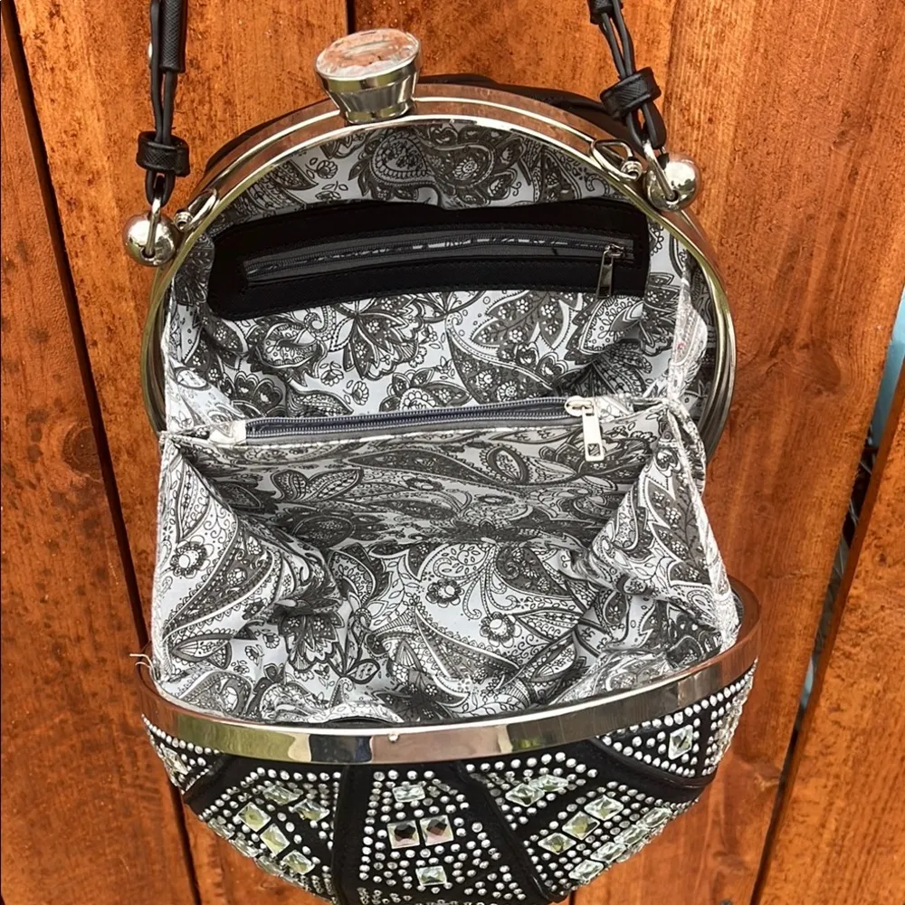 Black and Silver Geometric Shoulder Bag - Image 9