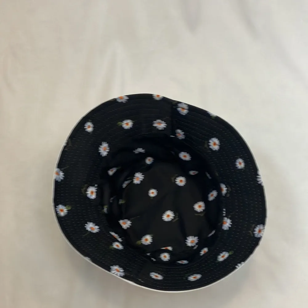 Alice + Olivia by Stacey Bendet reversible bucket hat - Image 14