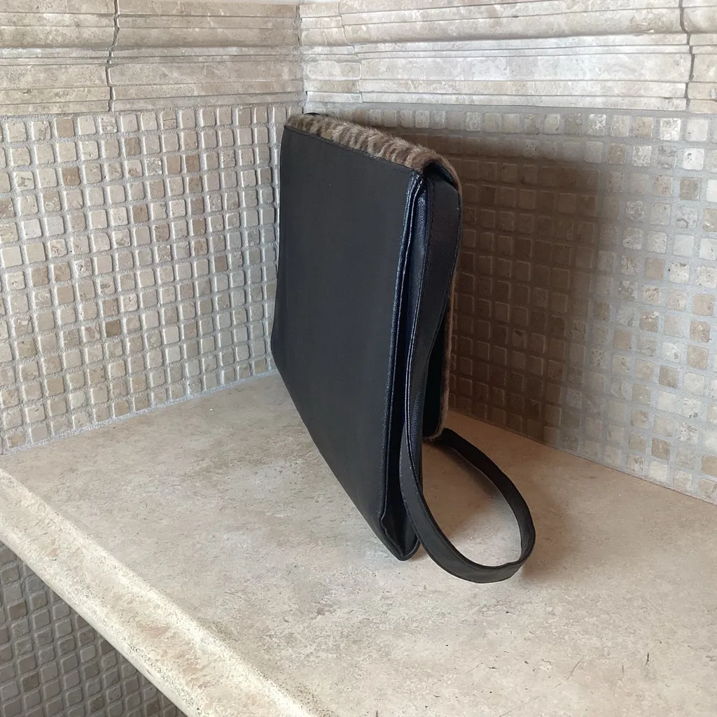 THIN SHOULDER BAG FOR LEGAL DOCUMENTS/LAPTOPS/IPADS 15” x 10” BlK/LEOPARD PRINT Black - Image 4