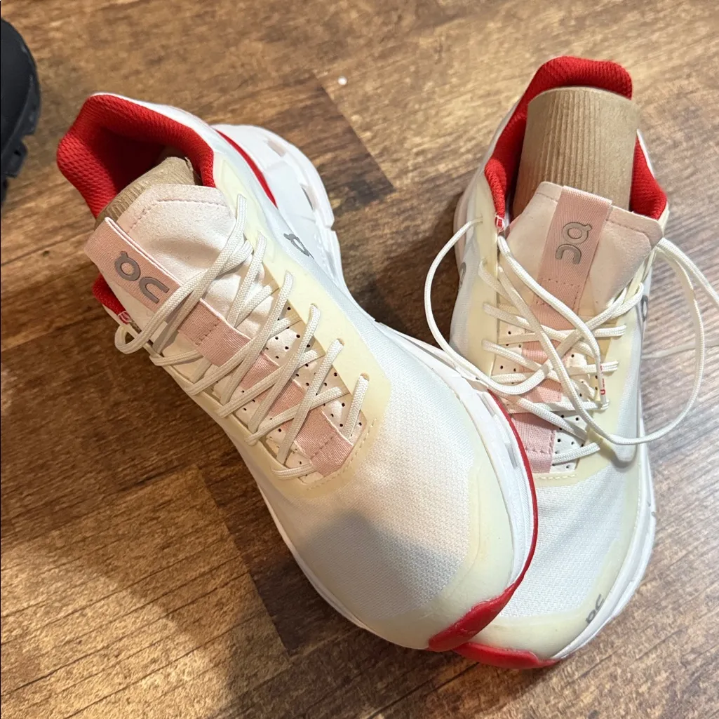 ON W CLOUDNOVA FORM White/ Red White Size 8.5 - Image 7