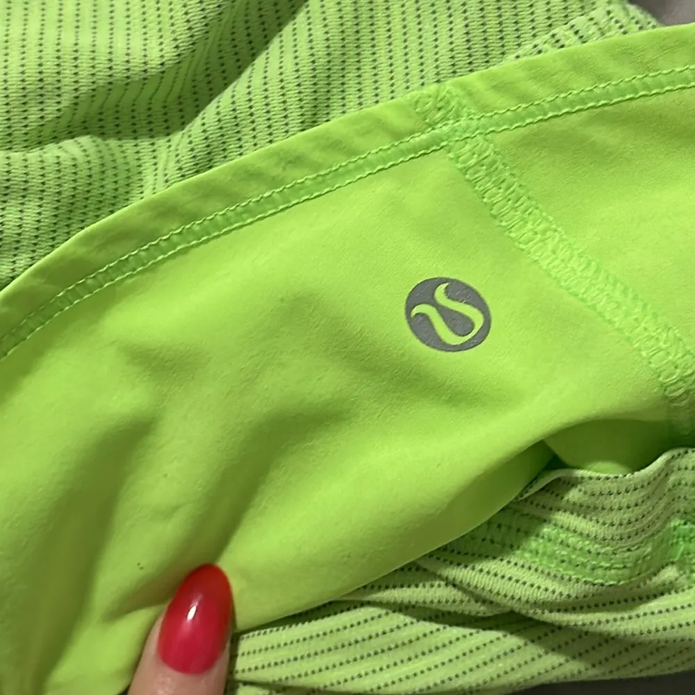 Lululemon Run: Mod Moves Tank in Zippy Green $58 Like new Yoga Athleisure Size 6 - Image 5