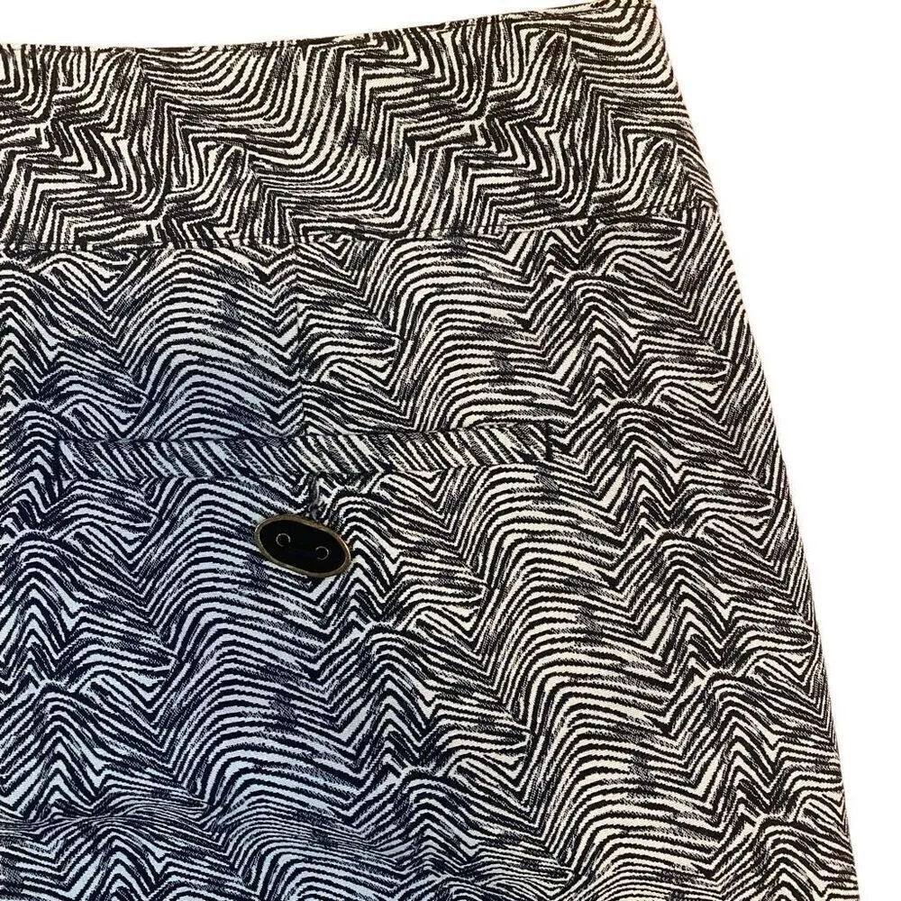 EP Pro shorts size 10 black white gold shorts - Image 5