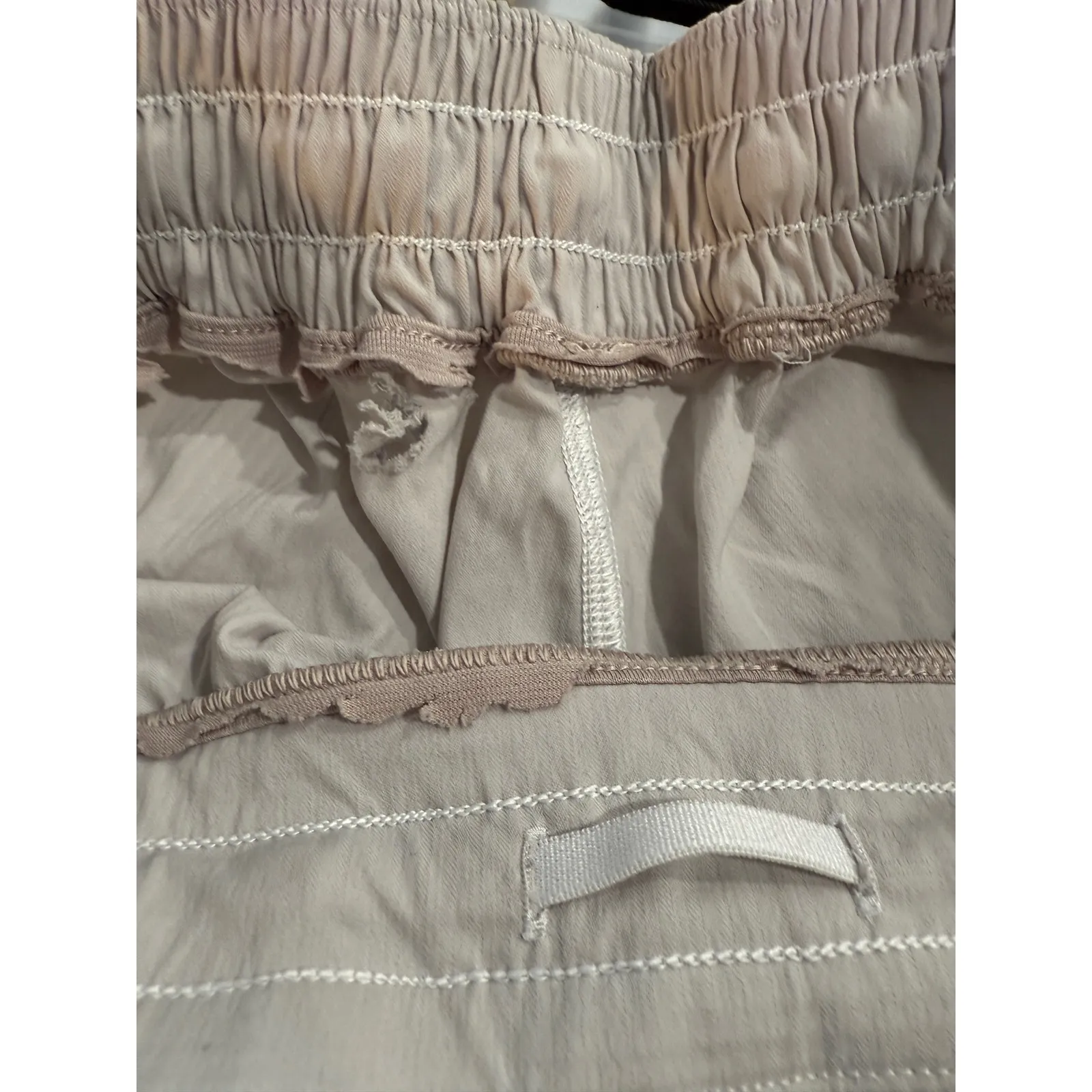 Lululemon Hotty Hot Shorts size 4 flaw - Image 5