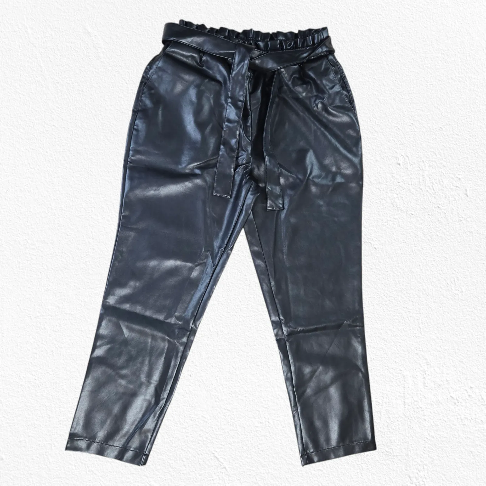 Avec Les Filles Black Faux Leather Belted High Waisted Straight Pants Size Small - Image 4