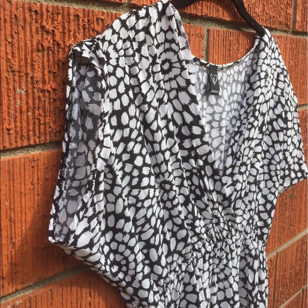 💜Windsor Black and white Windsor top - Image 4