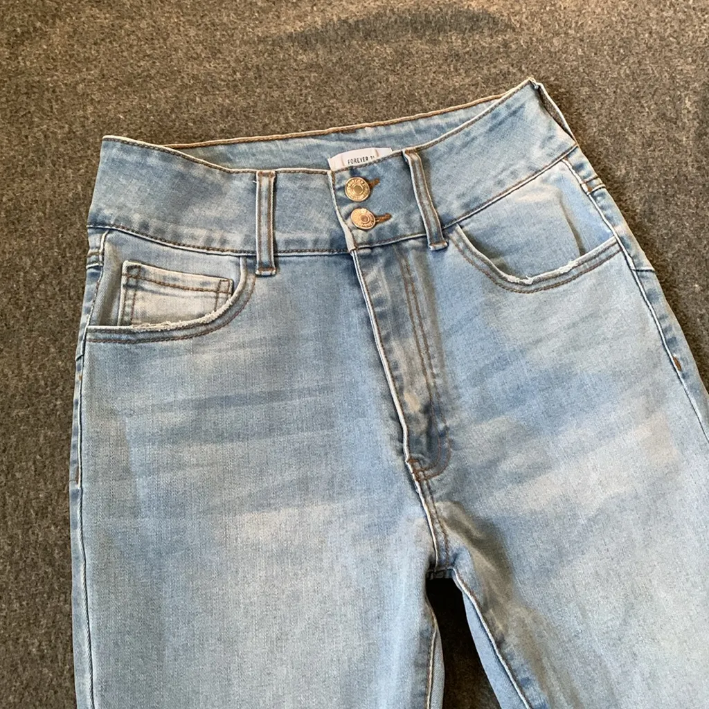 Forever21 Light Washed Jeans 26 - Image 4