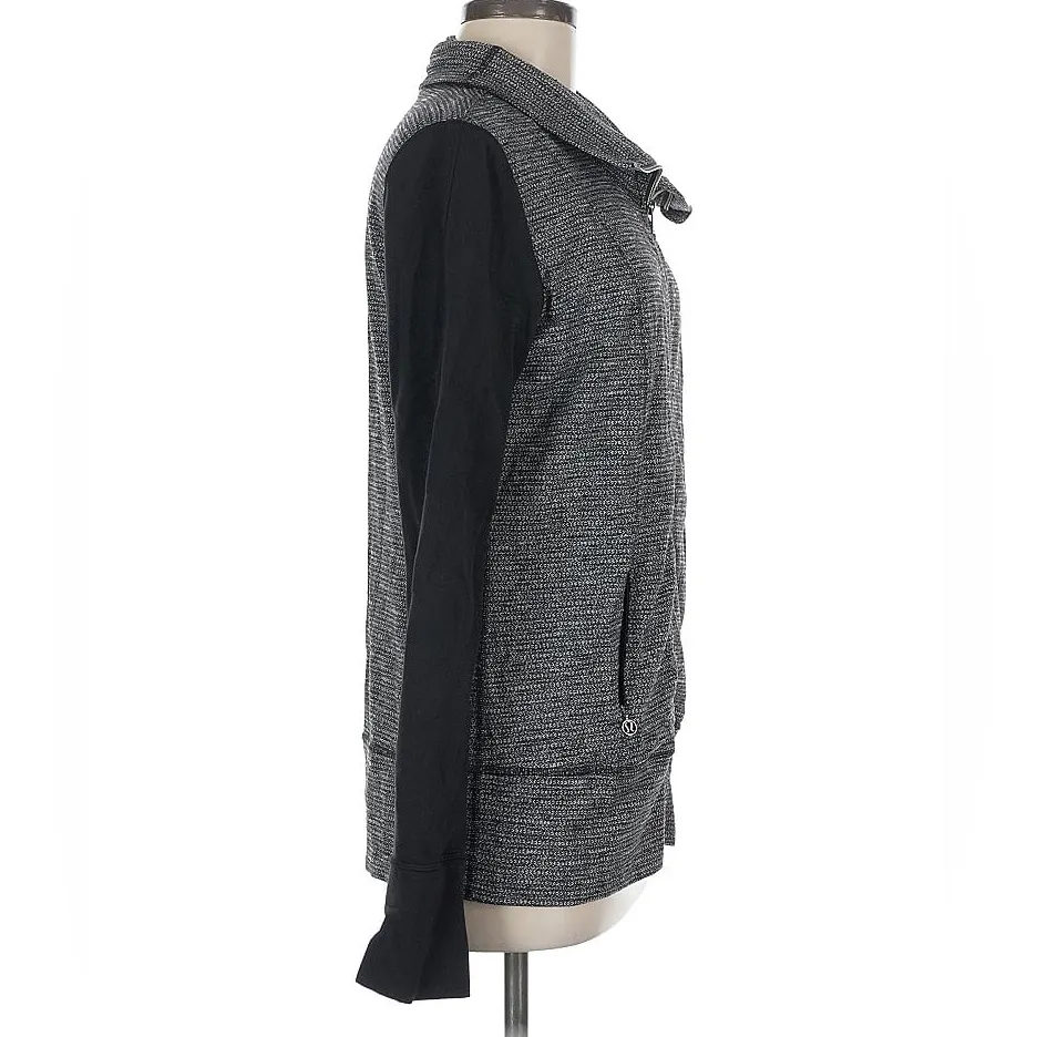 Lululemon Daily Yoga Jacket
Coco Pique Black / Black - Image 4