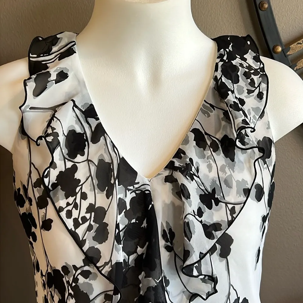 BCX Black & White Sleeveless Ruffle Front Lace Inset Top Size Small - Image 3