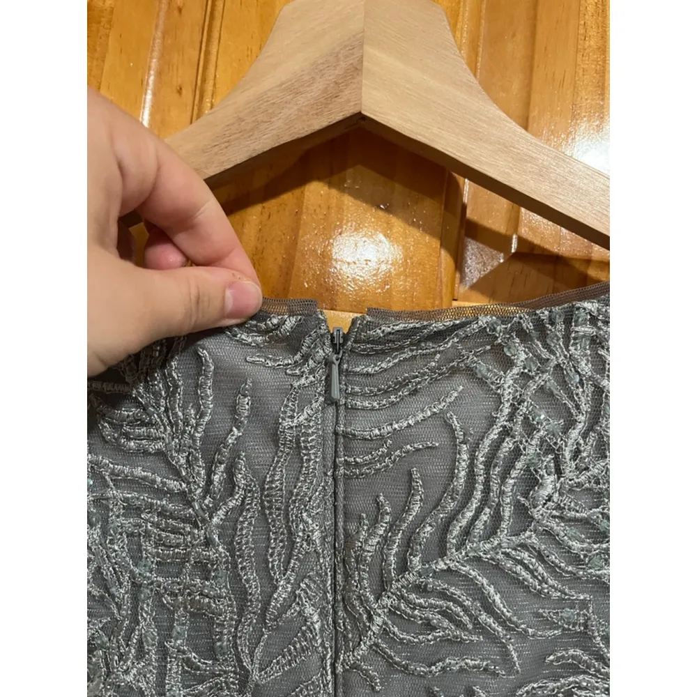 Tadashi Shoji Beaded Top Grey Ruched Feminine Maxi Evening Romantic Gown Size 6 - Image 5