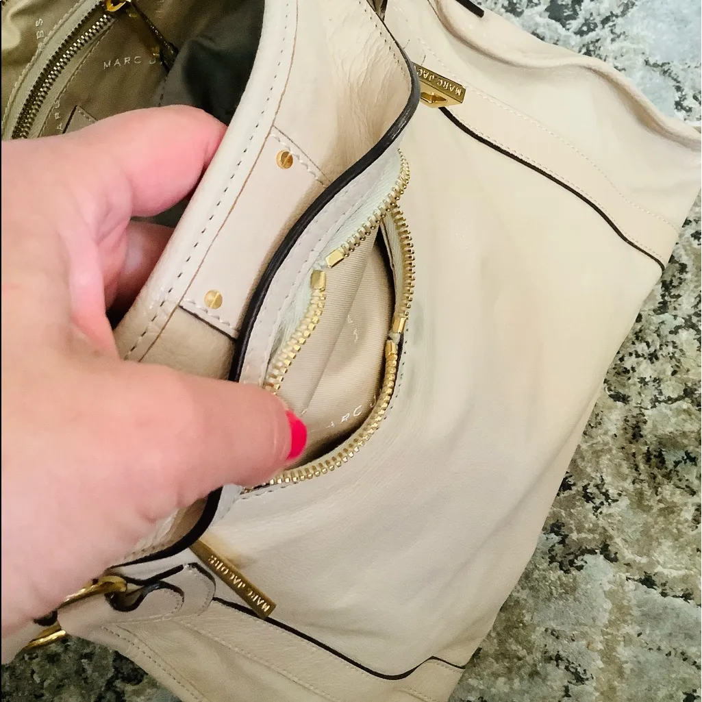 Authentic Marc Jacobs Wellington bag 🔥🔥🔥 - Image 10