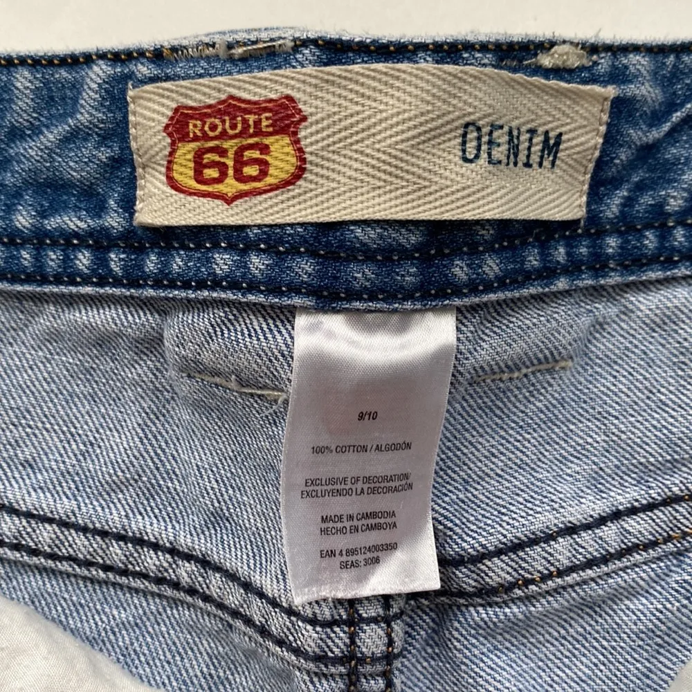 Vintage Y2K Route 66 frayed hem denim shorts, size 10 - Image 3