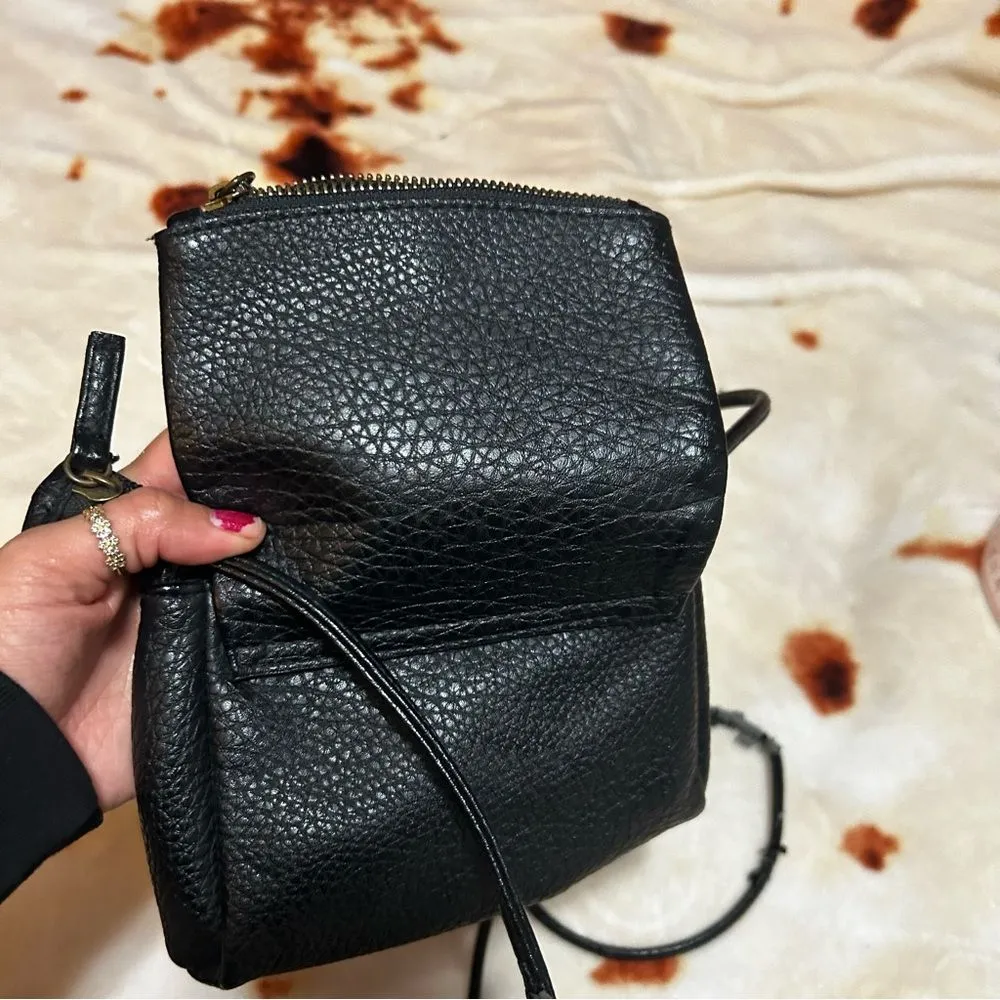Black Textured Pleather Bag with Zipper Closure - Image 5