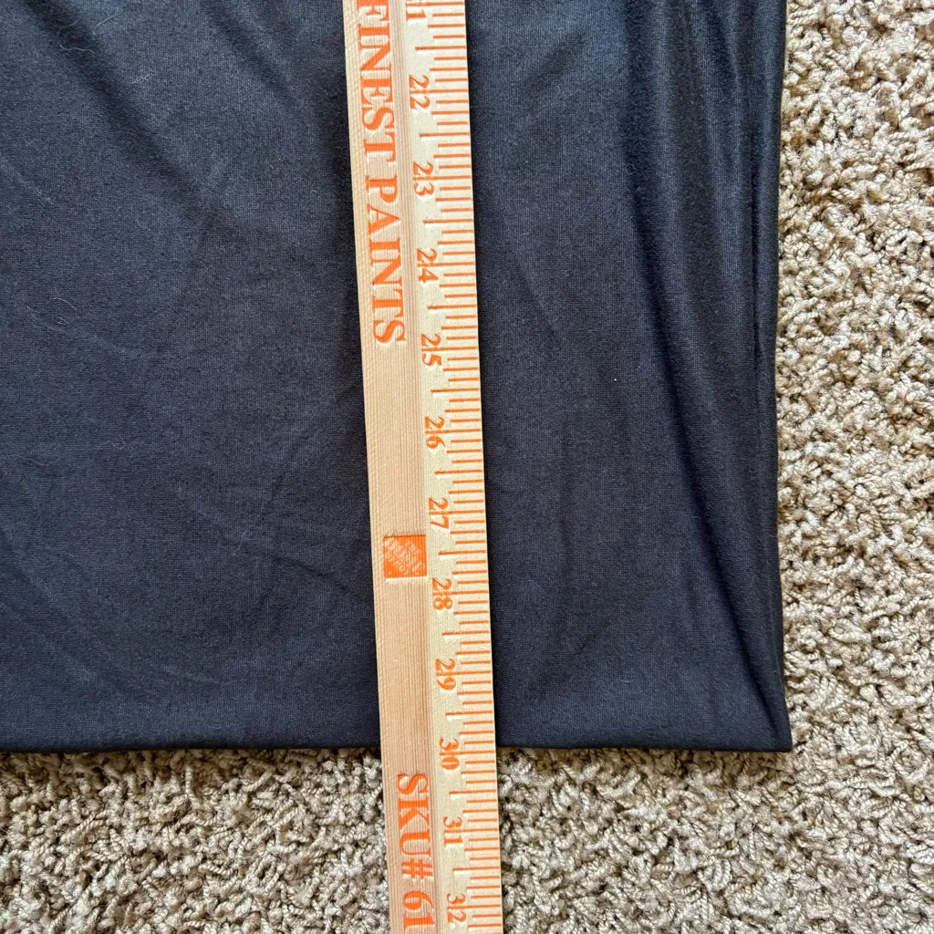 Beyond Yoga Infinity Scarf NWT‎ black/dark gray - Image 4