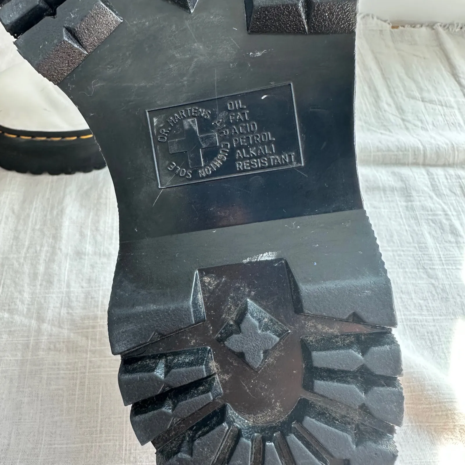 Dr. Martens 2976‎ Quad Platform Chelsea Boots White Leather Women's US 7 EU 38 - Image 4