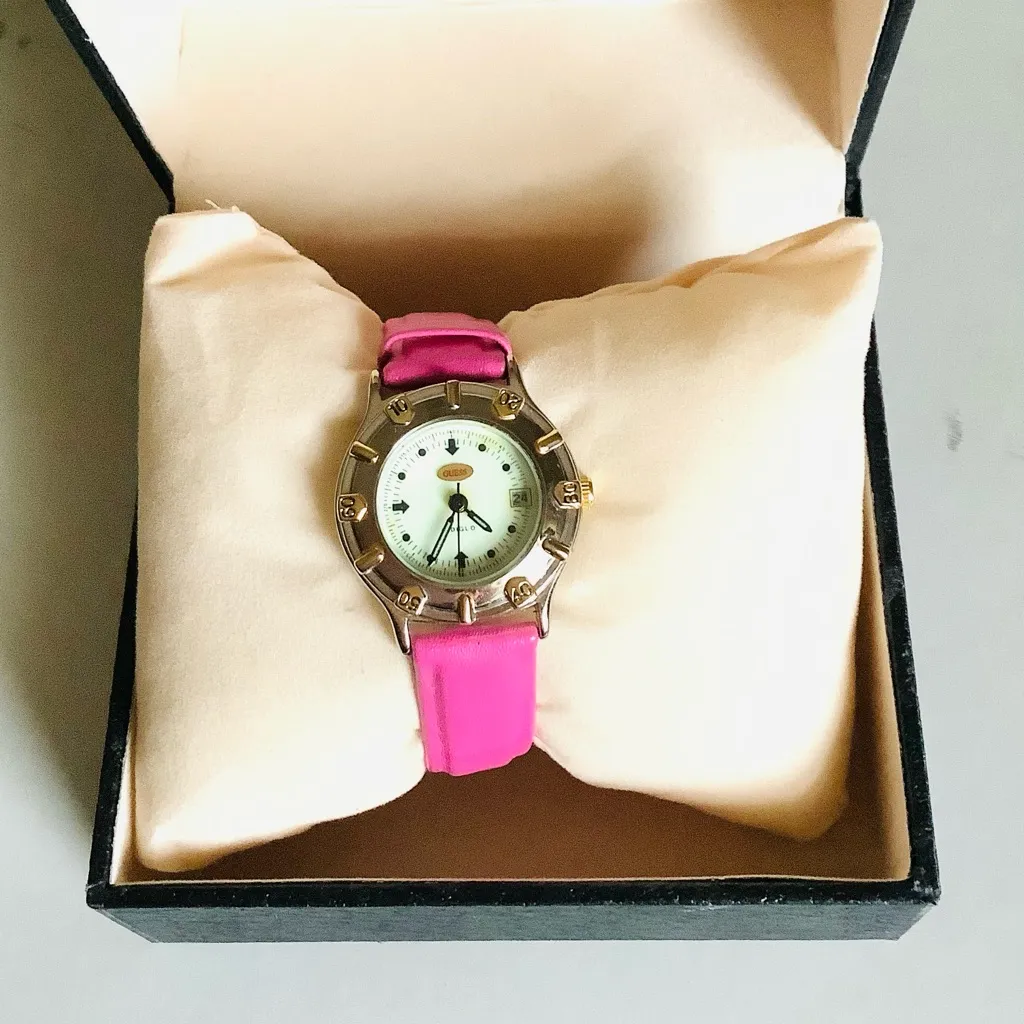 So NICE 🌸 GUESS🌸 watch - Image 11