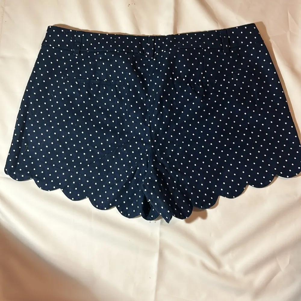 J.Crew Women’s Linen Blend Navy/White polkadot Shorts W/Scallop hemSize 12-EUC - Image 2
