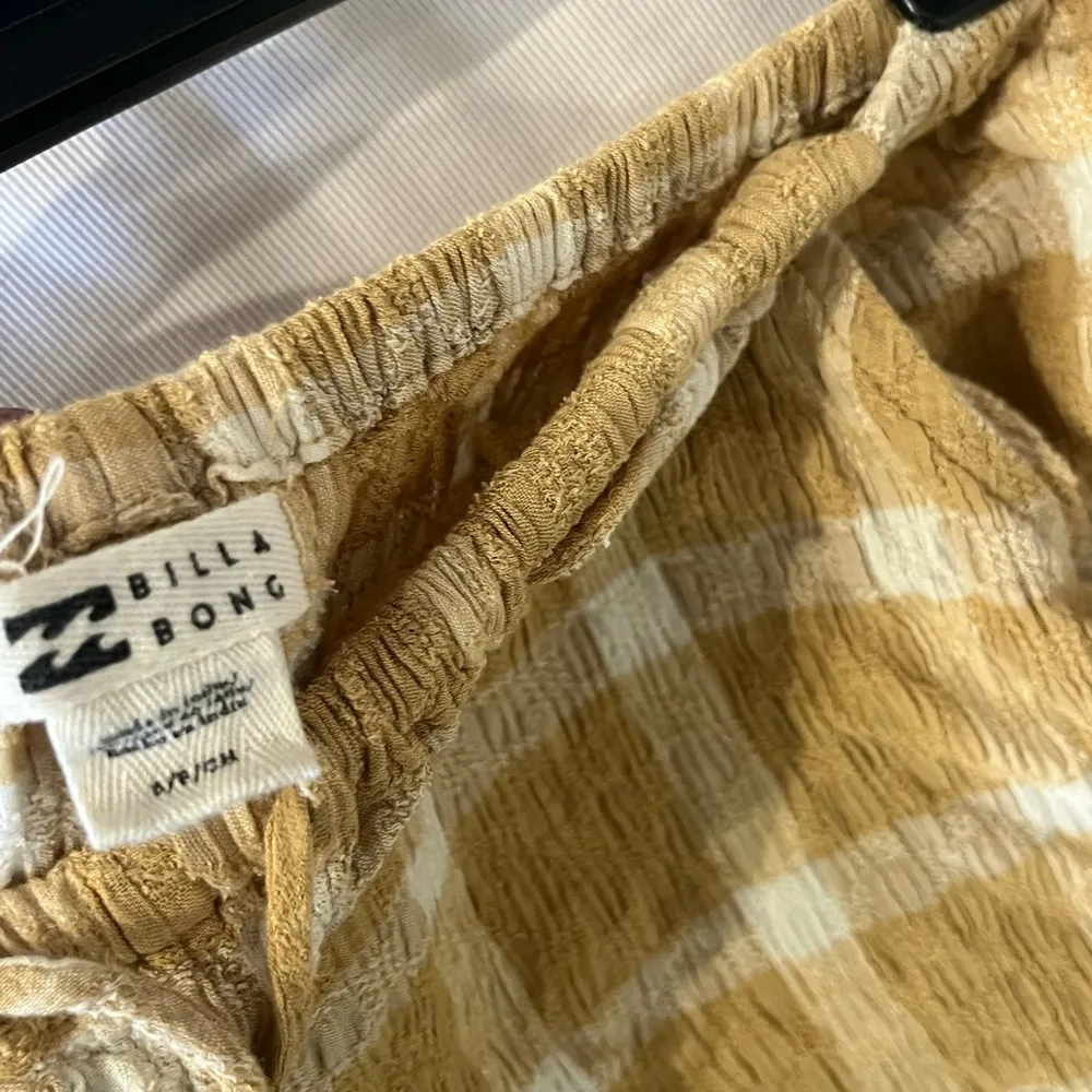 Billabong Tan Plaid Trousers - Image 4