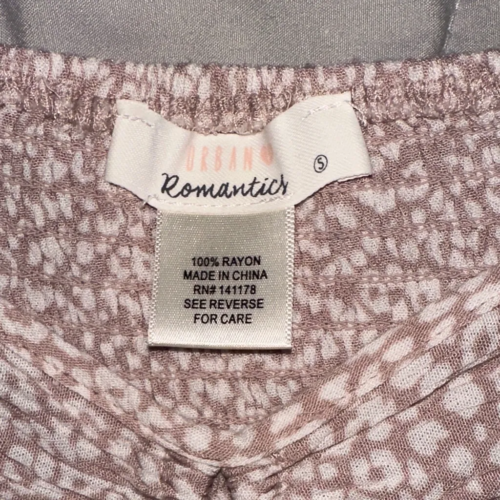 URBAN Romantics Blush and White Patterned Blouse - Image 2