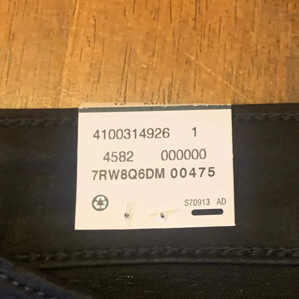 Levi's NWT Jean Shorts 12 Black Denim Stretch Modern Skinny Shorts - Image 3