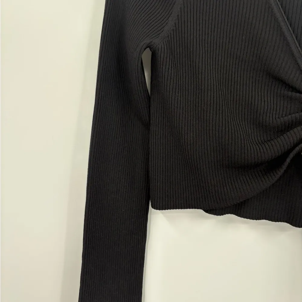 NICHOLAS black rib knit v neck gold chain detail cropped long sleeve top Medium - Image 5