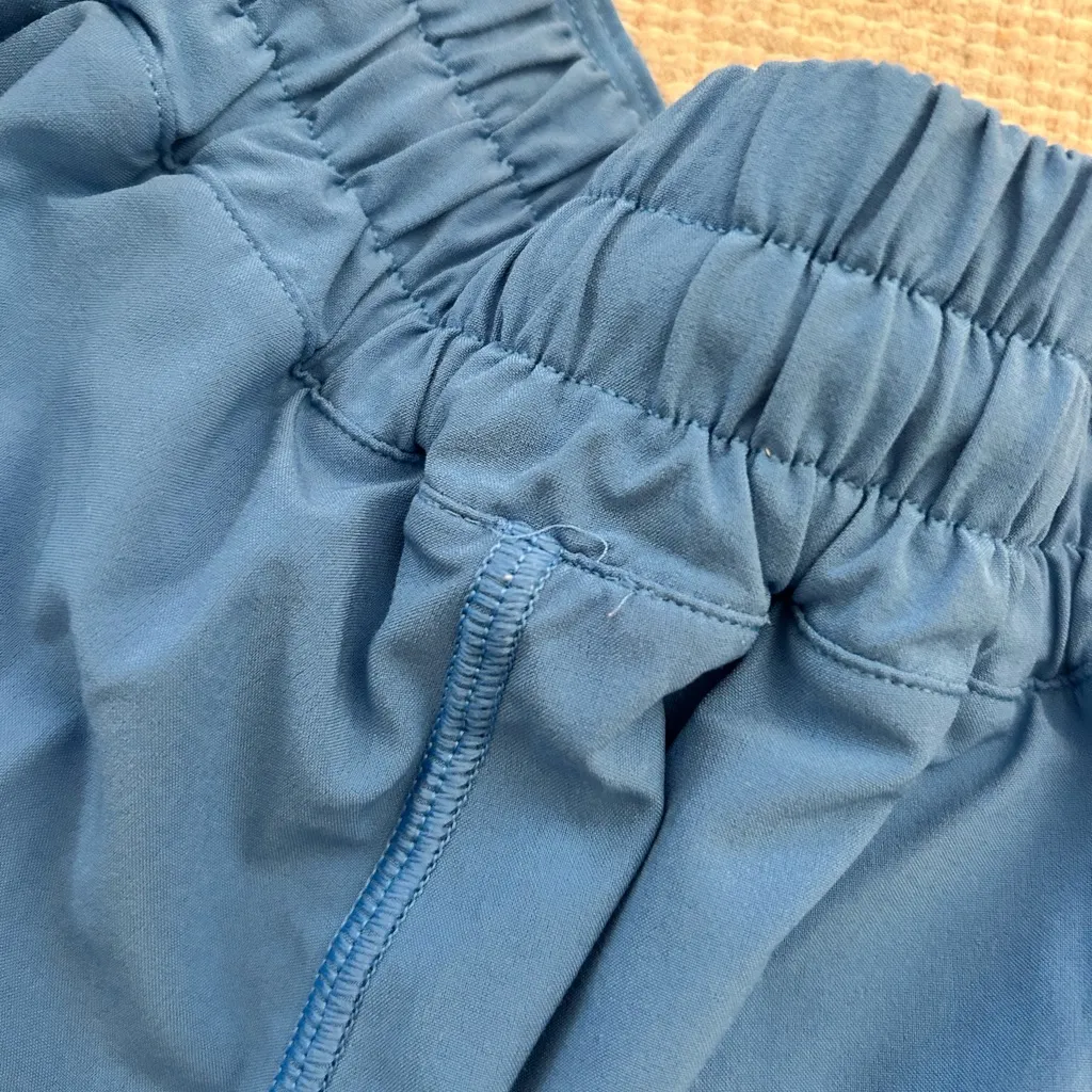 Lululemon  hotty hot short 2.5 inch - Image 3