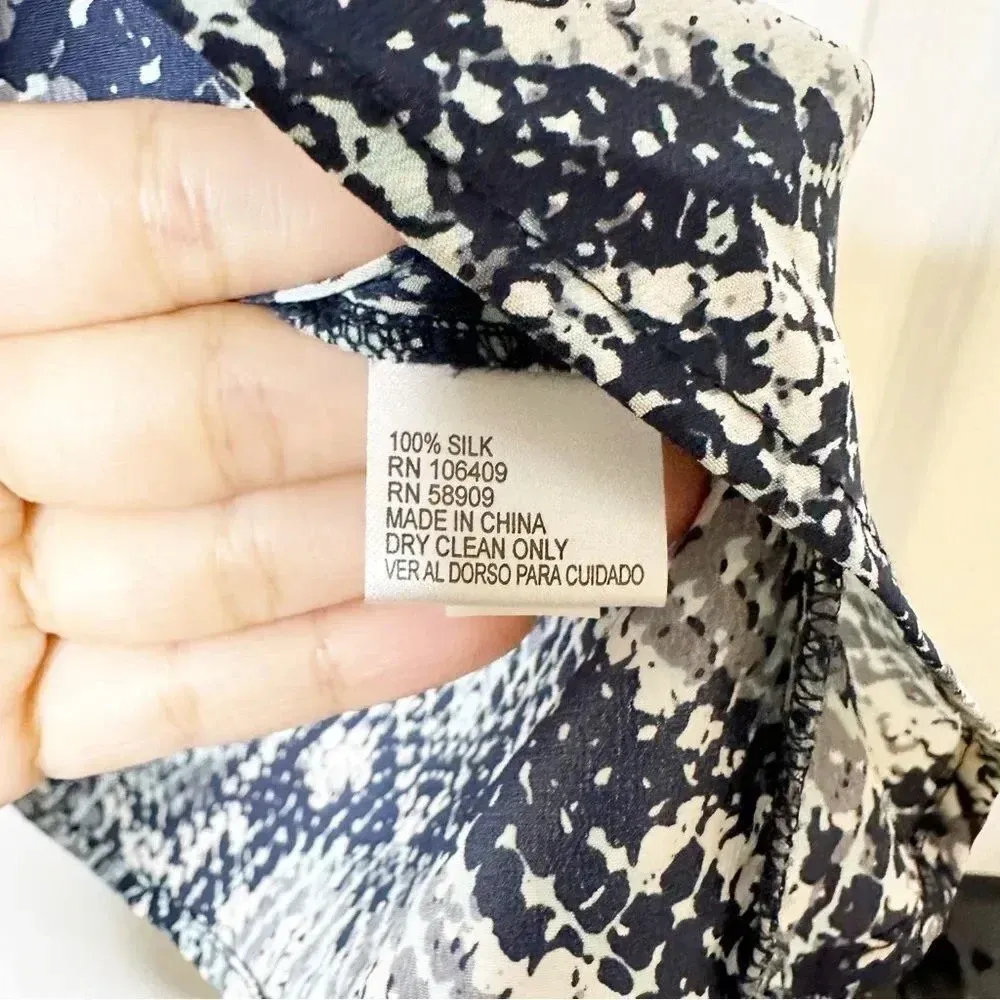 ANTONIO MELANI V-Neck Sleeveless Blue Snakeskin‎ Print Blouse 100% Silk Size XS - Image 3