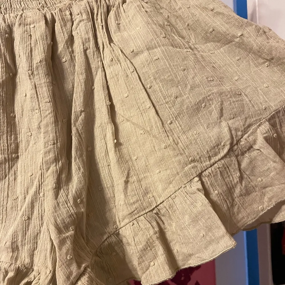 FOREVER 21 BEIGE FLOWY SHORTS - Image 3
