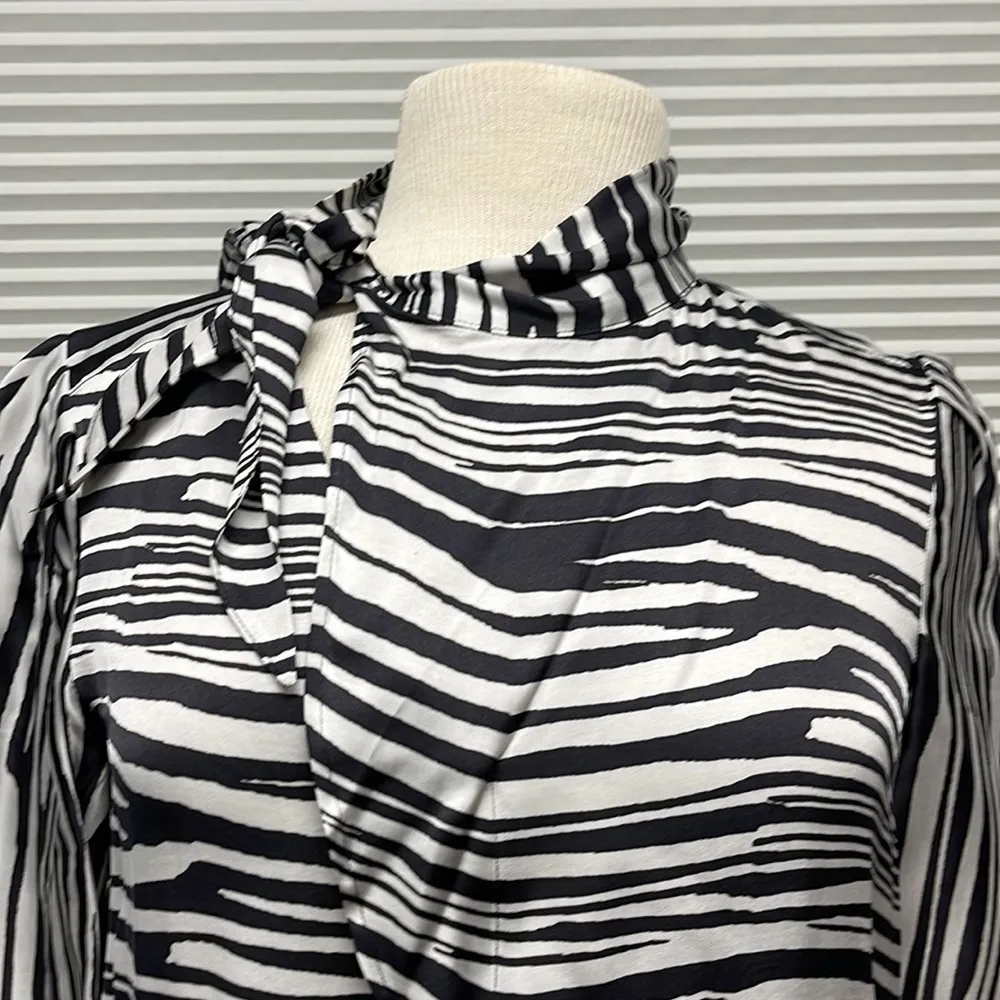 Banana Republic NWT Zebra Print Mock Neck Tie Ling Sleeve Blouse Size XS - Image 5