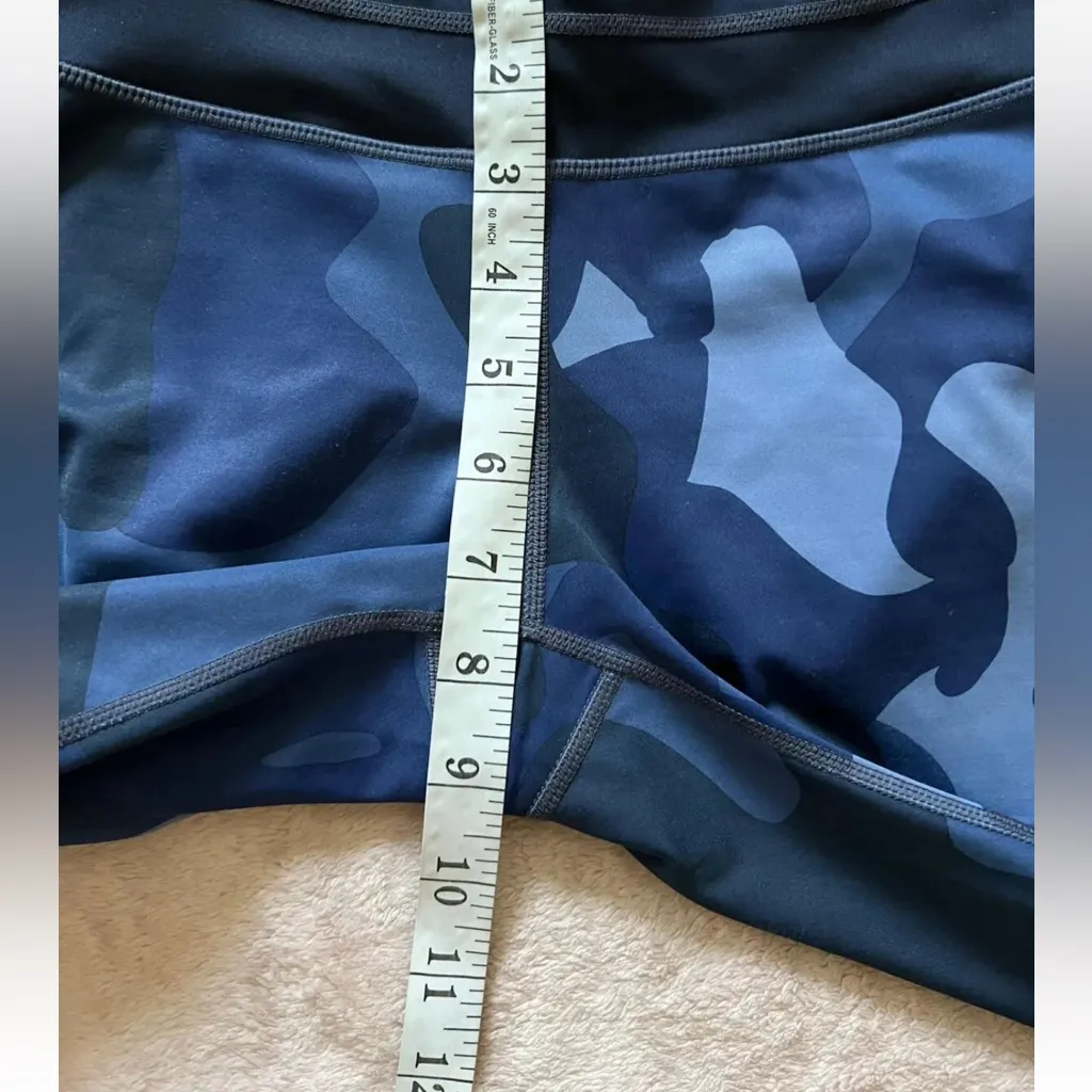 Athleta Women's Blue Camo Sonar Capri Compression‎ Leggings Size S - Image 7