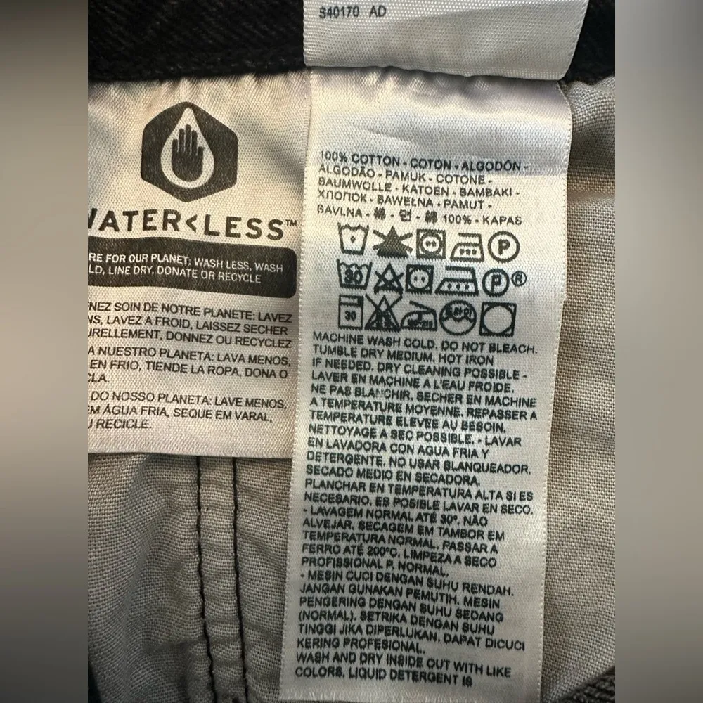 Levi's Premium Shorts Womens Black Denim Cut Off Pockets Flat Front Button Fly - Image 9