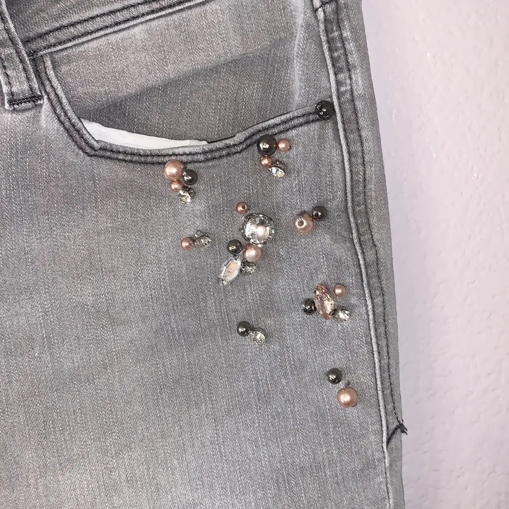 Kensie  Jeans grey jeweled pockets stretchy skinny jeans - Image 4