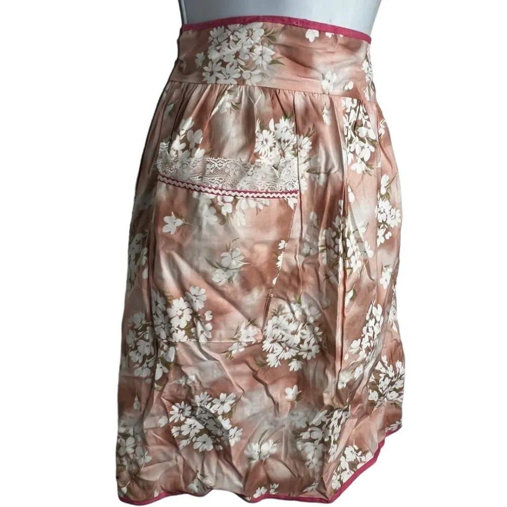 Vintage Floral Apron‎ - Image 2