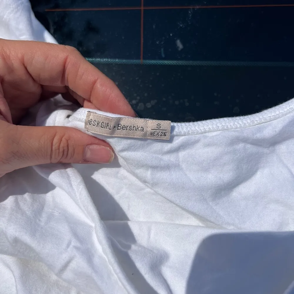 S BSKgirlBershka white retro ruffle cropped top - Image 4