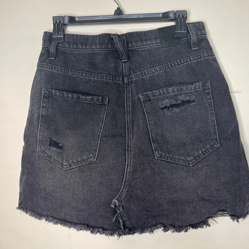 Free People - We The Free Brea cut off Faded Black denim skirt - 28 - Image 4
